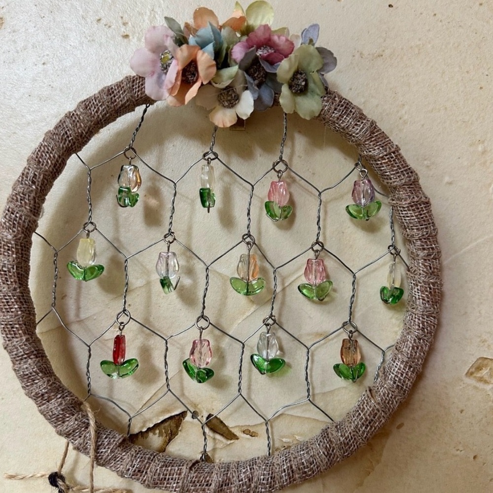 🆕 Handmade Farmhouse Decor Suncatcher Chicken Wire Rustic Window Hanging Rustic